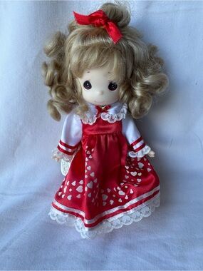 Precious Moments Valentine's Day Doll Collection 9in Blonde Curly Hair MPN 2014a